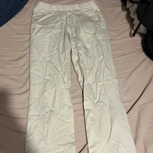 Chinos  - Snygga byxor från H&M slim fit legat i garderoben länge så behövs strykas.