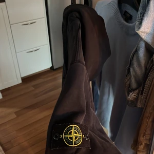Stone Island hoodie - Stone Island hoodie strlk S som jag har växt ur. Inköpt på NK under 2019. Jätte bra skick