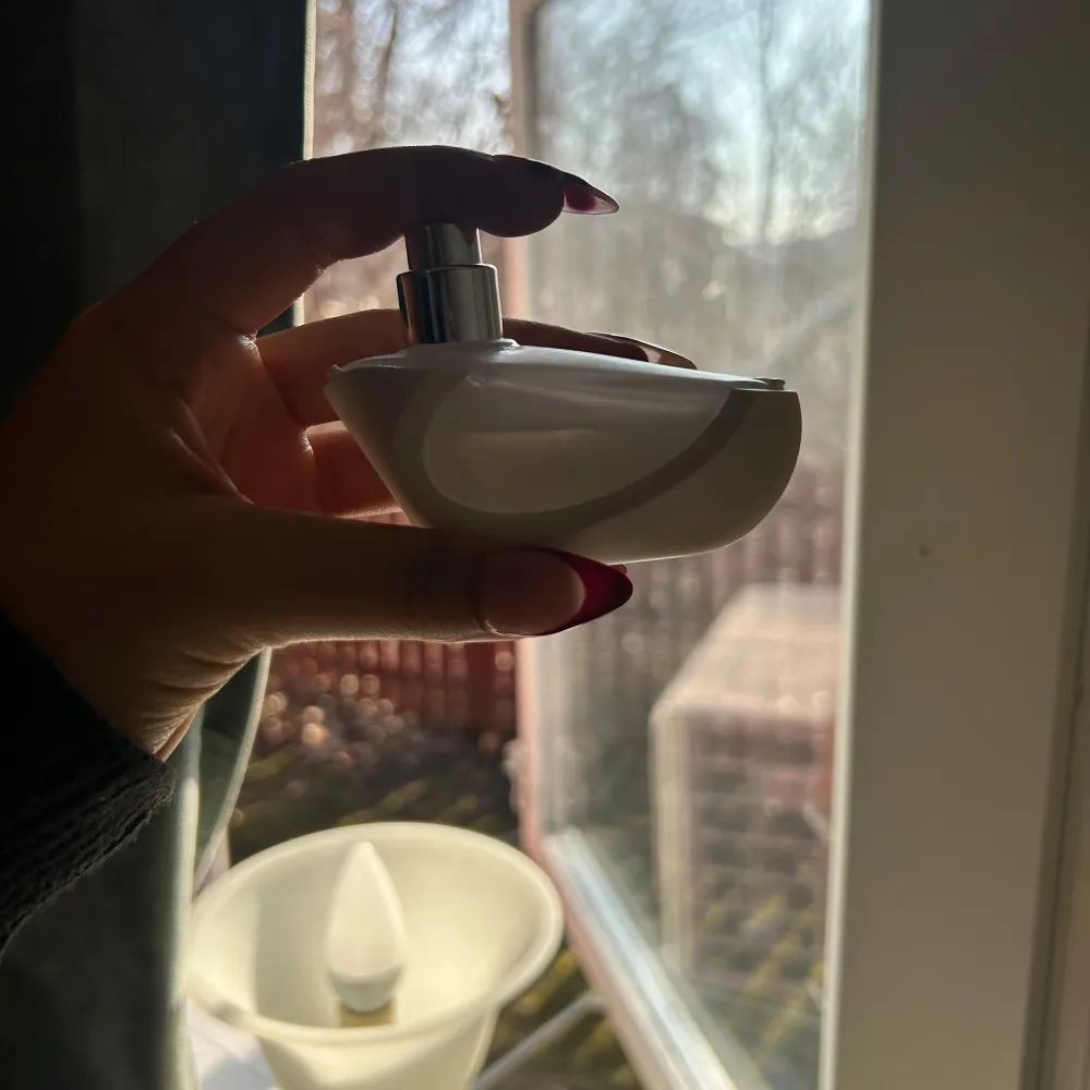 Parfym som jag inte använder, knappt använd dessutom. 30 ml. Nypris ligger på 625 kr.. Perfume.