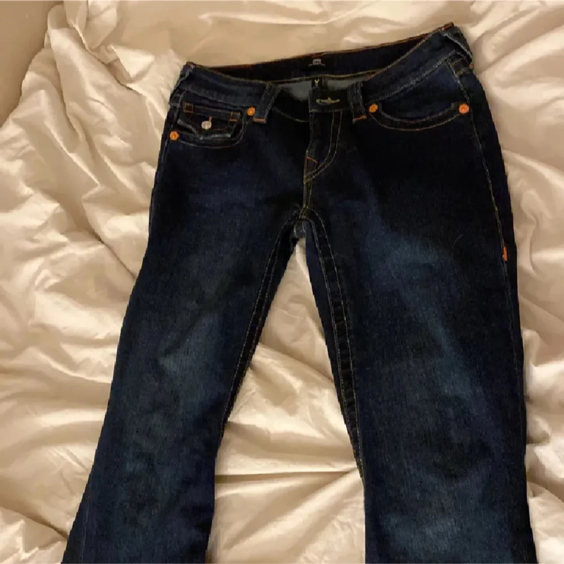 Mörkblå bootcut jeans från True Religion - 1