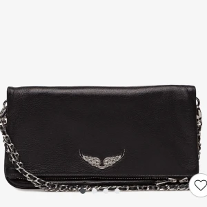 Zadig&voltaire väska - Snygg svart zadig voltaire väska, säljer den pgrund av passade inte min still då fick jag den i jul present och har aldrig använd den💗