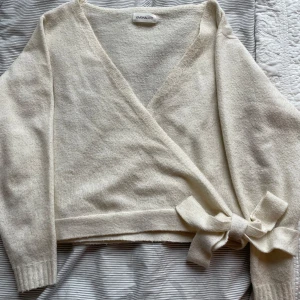 Omlott kofta - Jättefin omlottkofta