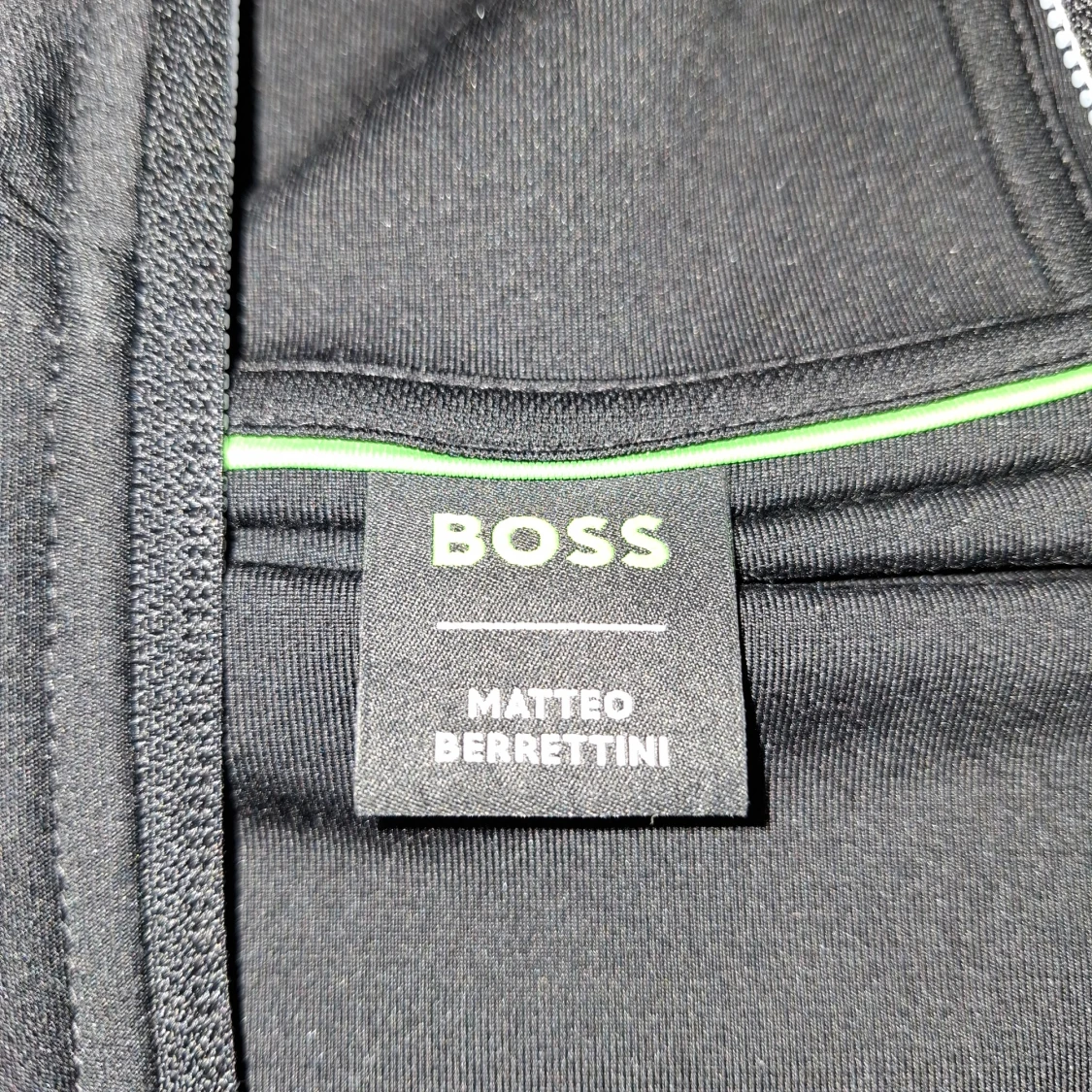 Svart huvtröja från BOSS - 3