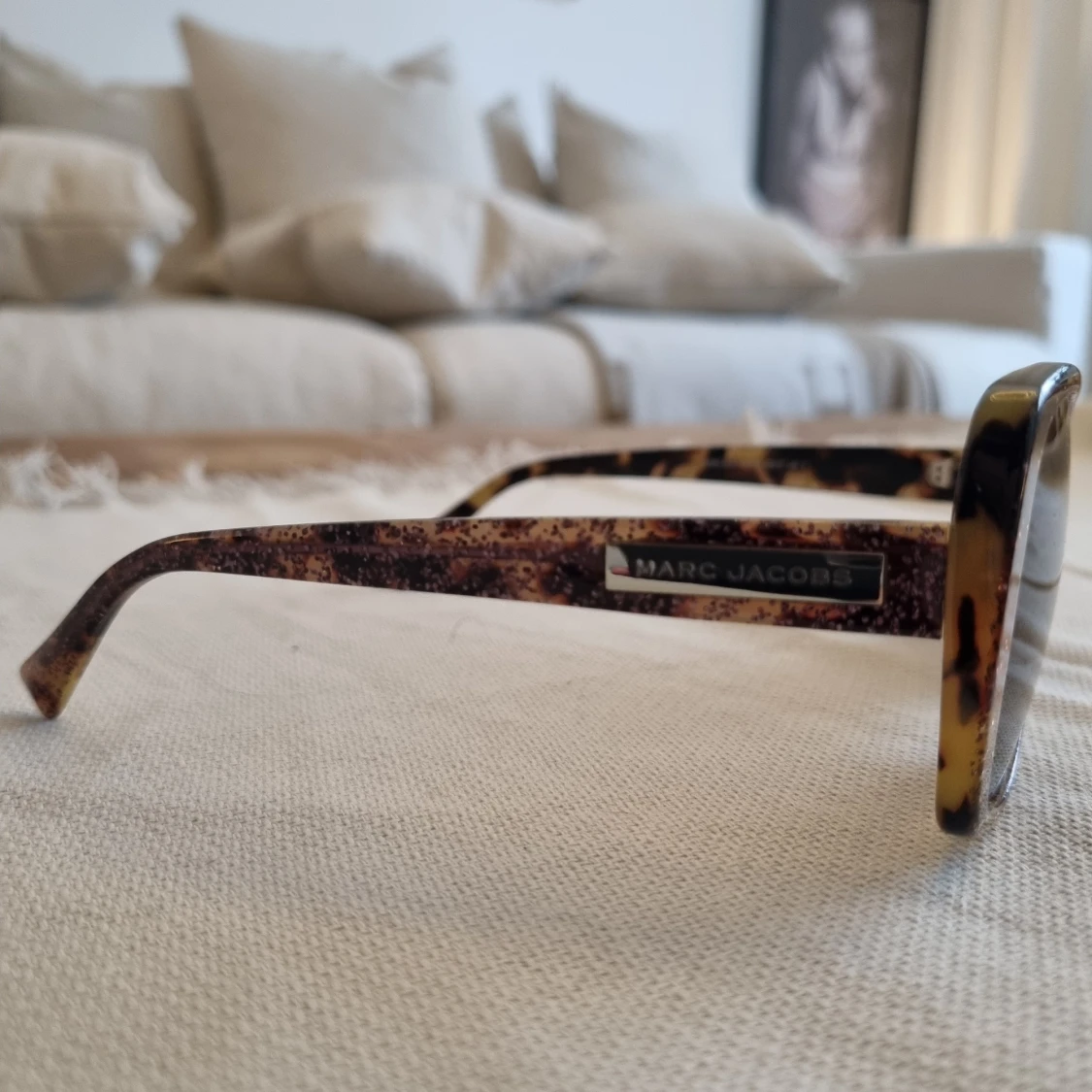 Glittriga solglasögon från Marc Jacobs - 2