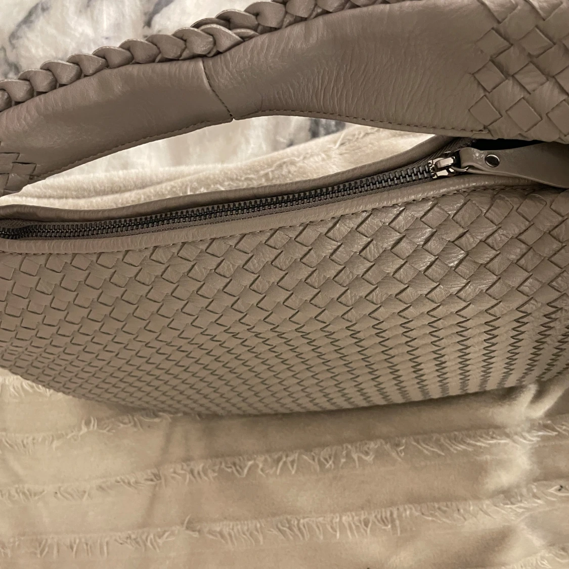 Beige flätad axelväska - 3