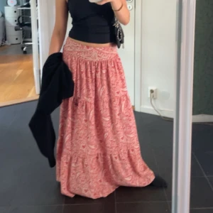 långkjol - långkjol från zara, använd 1 gång💕