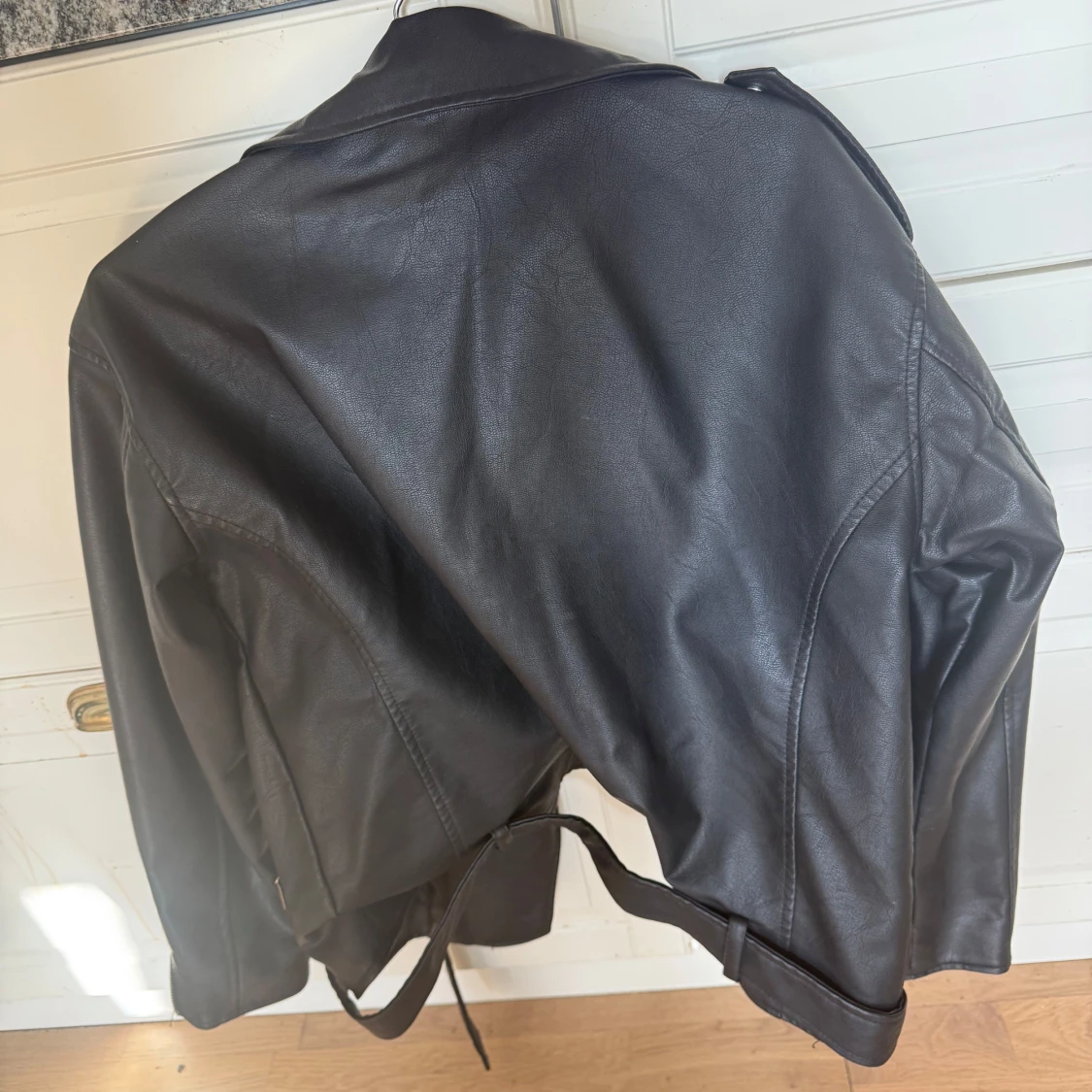 Svart skinnjacka  - 1