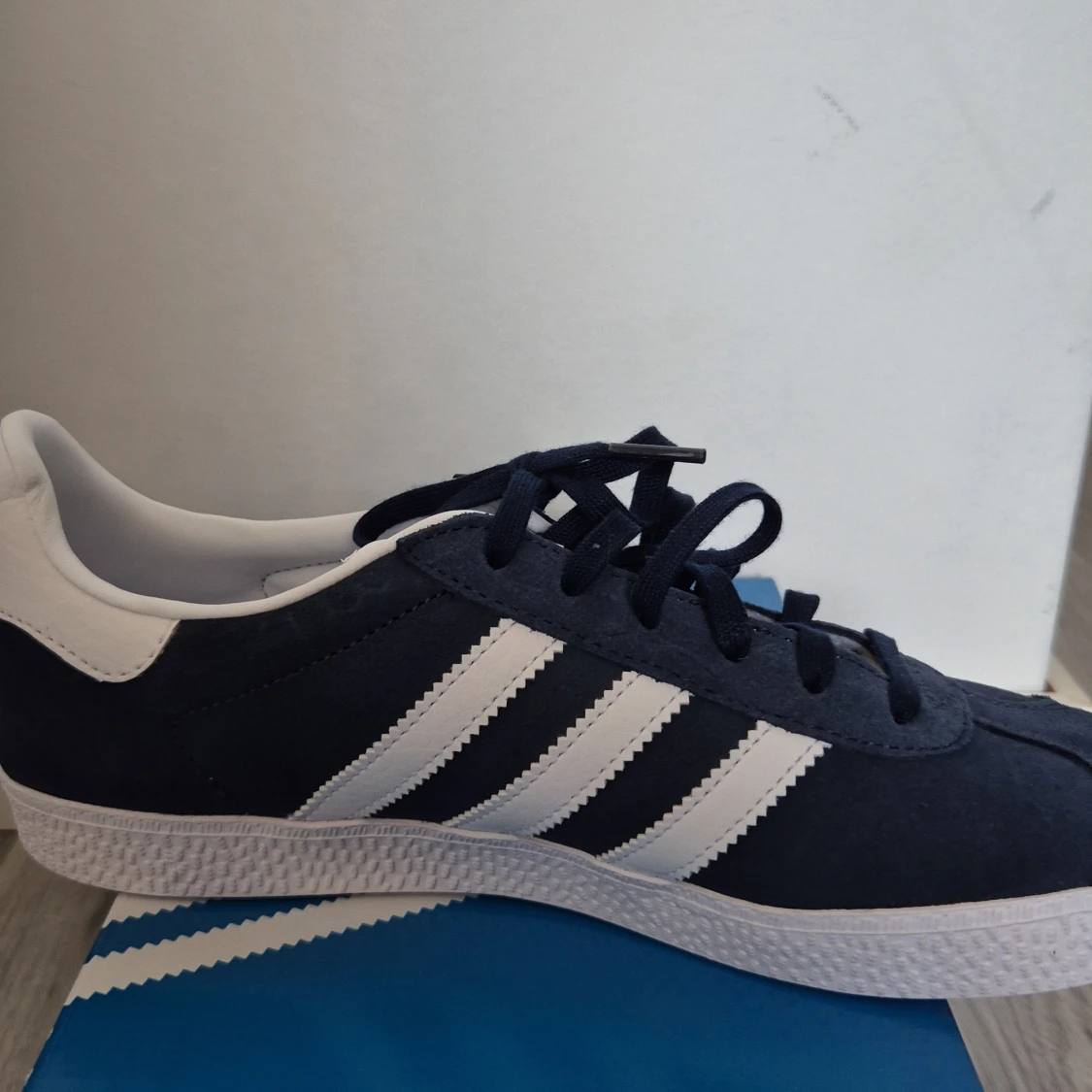 Adidas Gazelle i mörkblå mocka - 4
