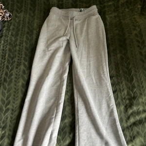 Mukis byxor - Snygga mukis byxor som är använda från lager 157 är så gott som ny och som är utslängda i botten 