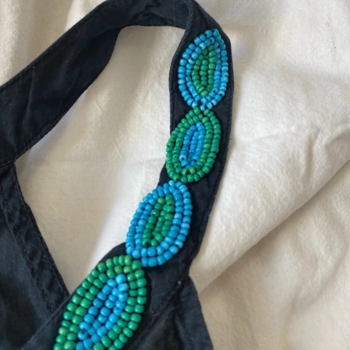 Svart linnetopp med pärldetaljer från Old Navy - 1