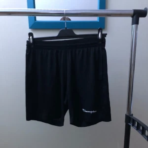 Träningsshorts - Champion - Fina träningsshorts i storlek M för herrar.