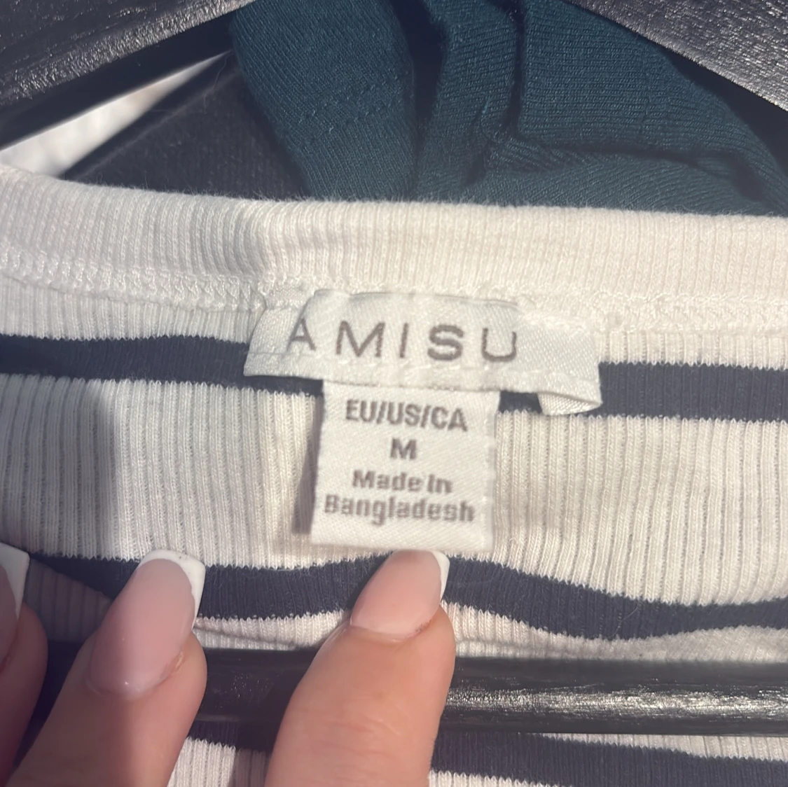 Vit och marinblå randig ribbad topp från Amisu - 2