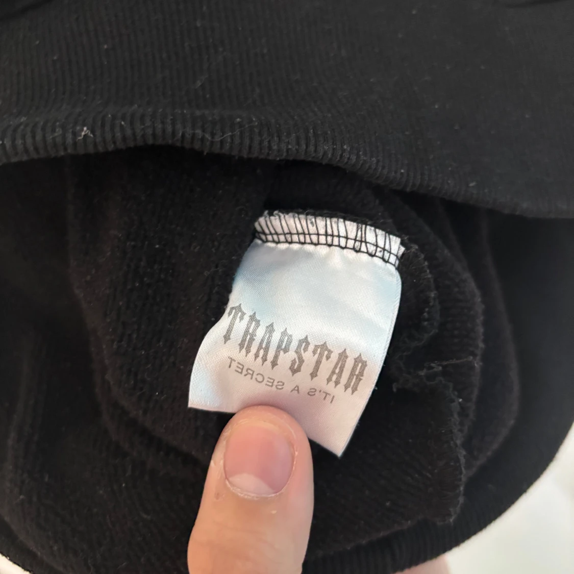 Grå och svart hoodie från Trapstar - 4