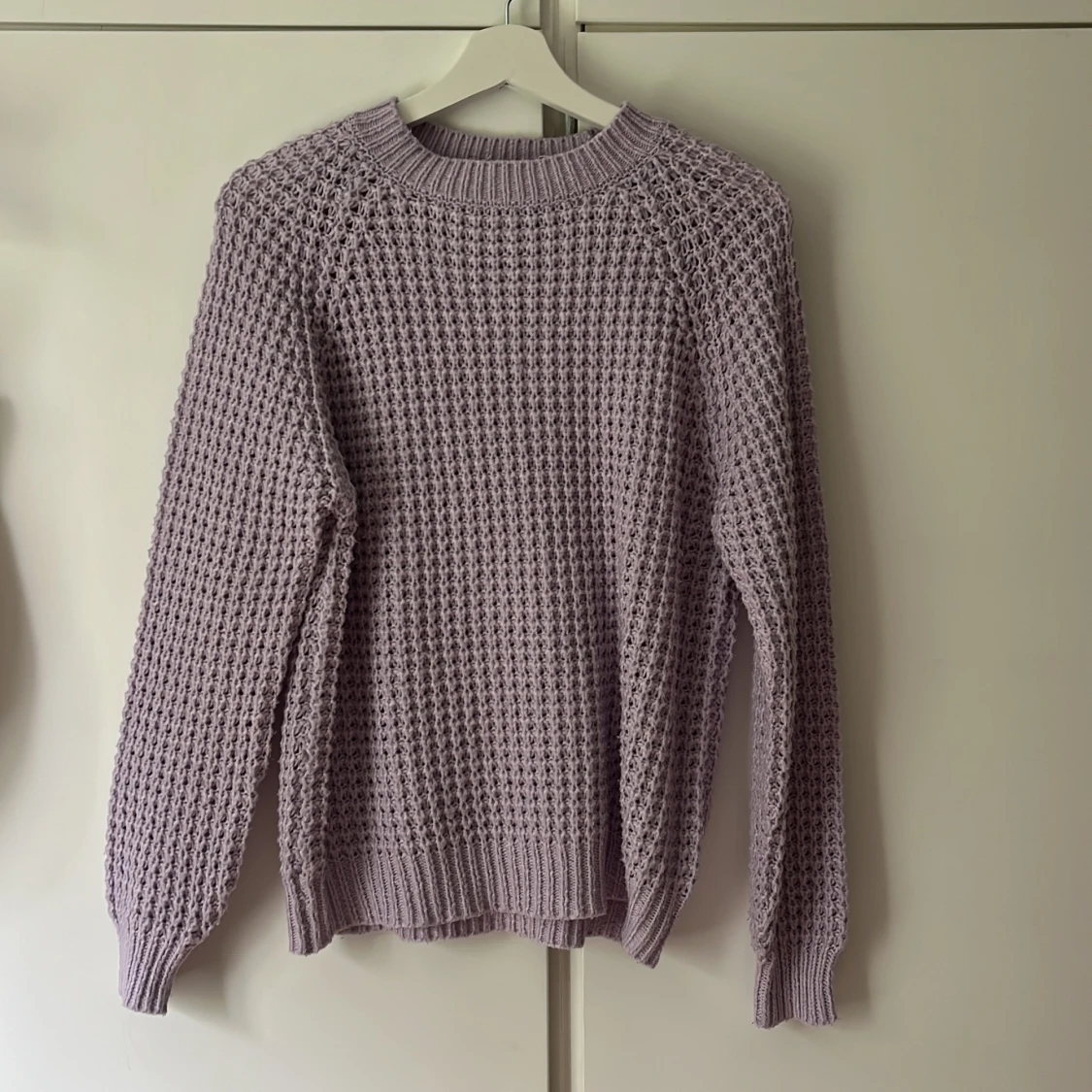 Ljuslila stickad tröja från lager 157