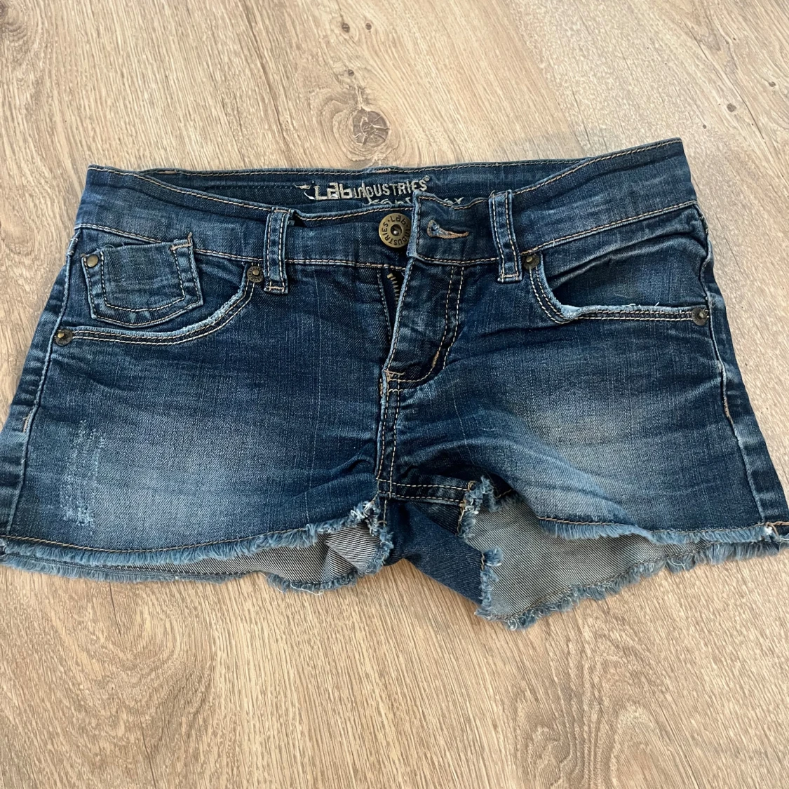 Lågmidjade jeansshorts