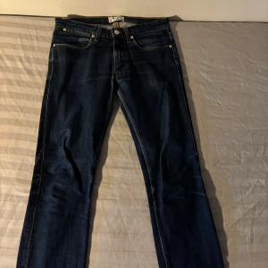 Marinblåa Acne Studios Jeans - Marinblåa Slim fit Acne jeans | Skick 9/10🌟| Praktiskt taget oanvända! | Storlek 30/32 | Pris går att diskutera vid snabb affär! | Hör av dig vid minsta funderingar!