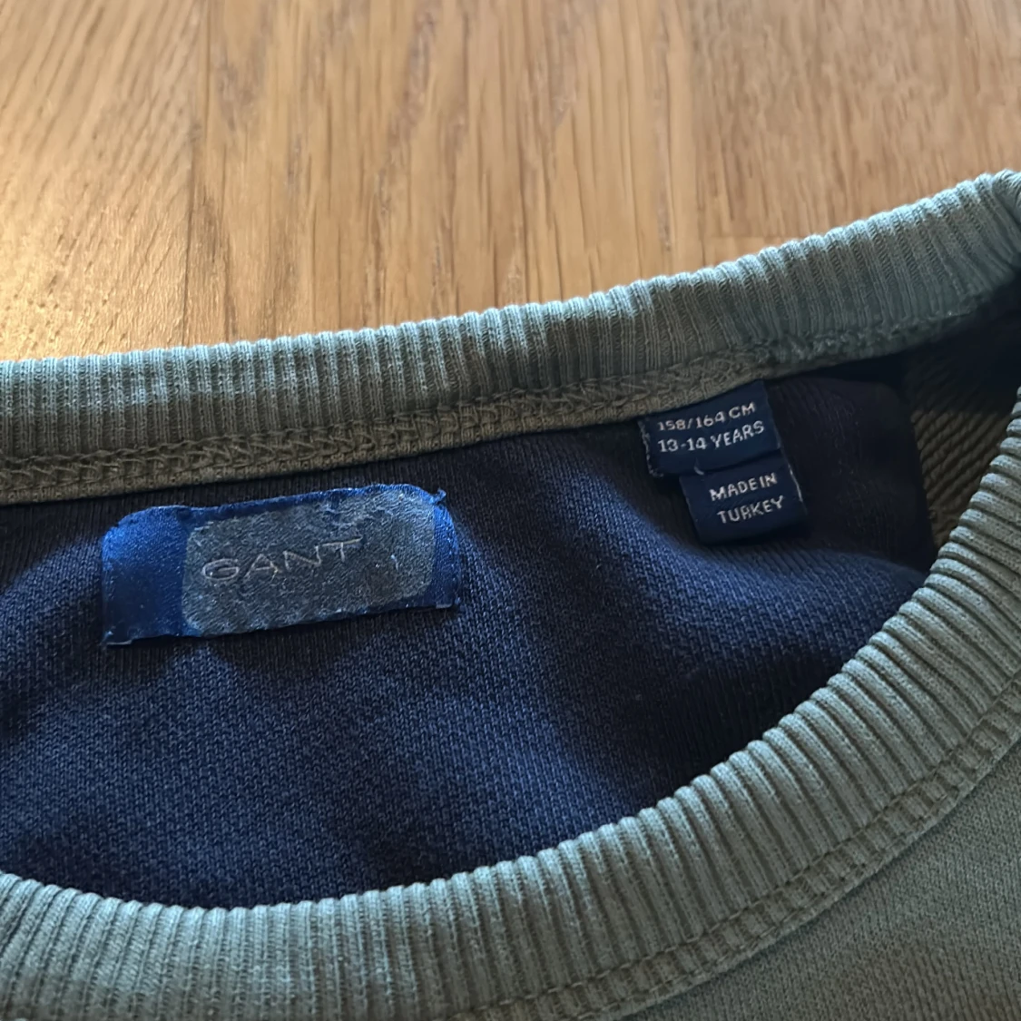 Olivgrön sweatshirt från Gant - 1