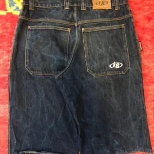 2000s interstate jorts 69cm långa - inga defekter, waist 45, lenght, 69, leg op,31.5