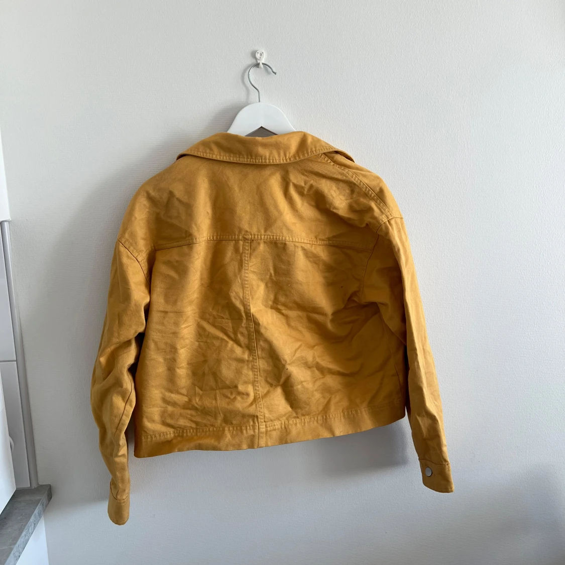 Gul croppad jacka med fickor - 1