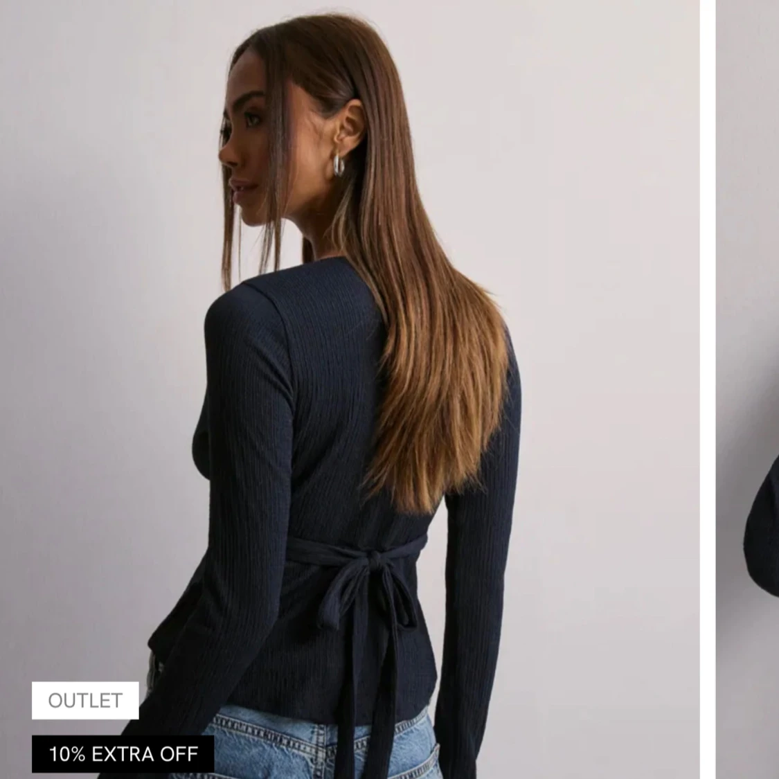 Mörkblå ribbad topp med v-ringning och knyt i ryggen - 1