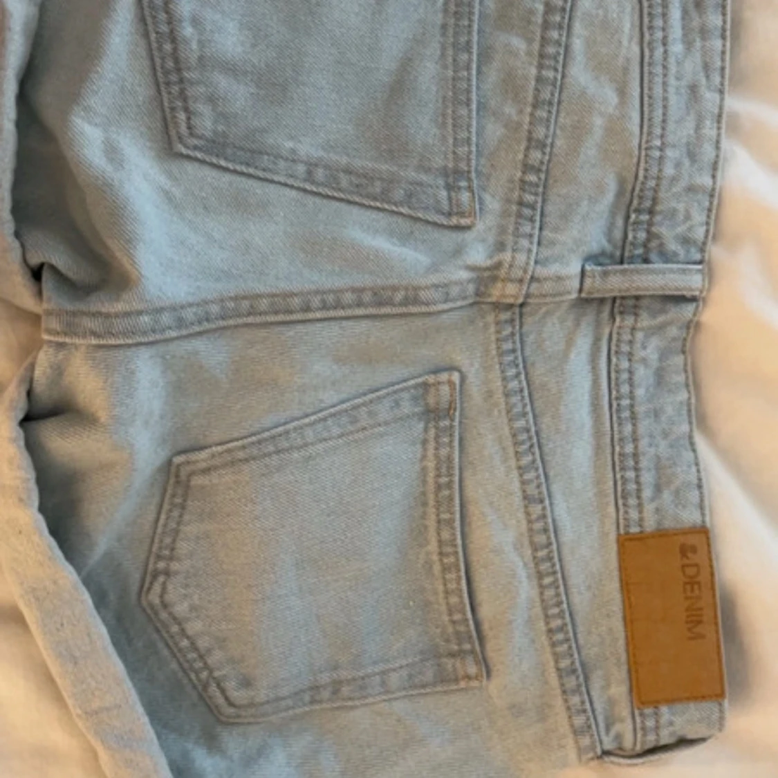 Ljusblåa jeansshorts från H&M Denim - 1