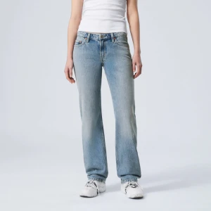 Weekday jeans - Säljer då de är använda en gång. I färgen blue fade💙🩵 Pris går att diskuteras