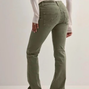 Jeans - Snygga gröna jeans från Nelly! Använda ett fåtal gånger 💞