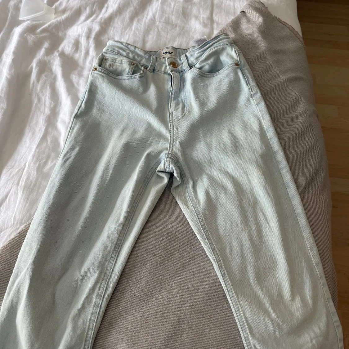 Ljusblå jeansbyxor från only - 1