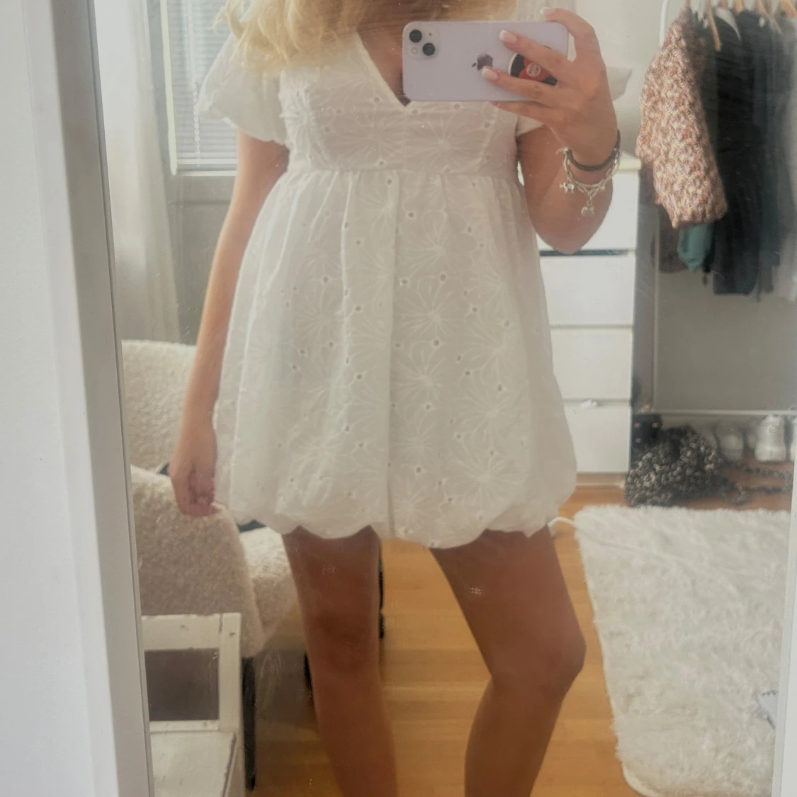 Vit kort klänning med puffärm!!!