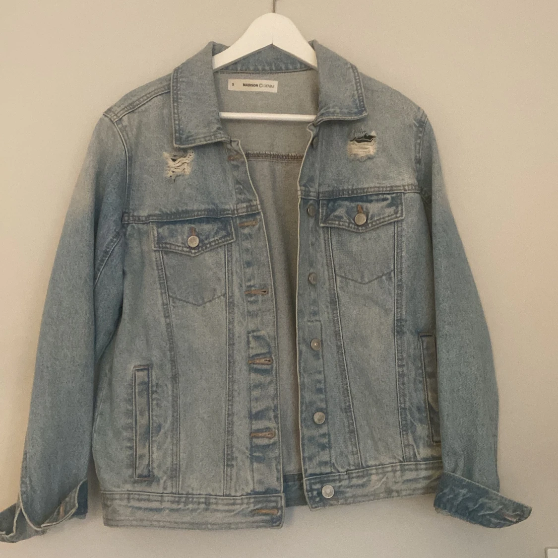 Ljusblå jeansjacka från Madison Denim - 1