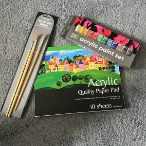 Helt orörda målar saker! - Perfekt för dig som vill skapa färgstarka konstverk! Blocket innehåller 10 ark syrafritt papper, är helt orörda och köpta på panduro! Bra present till någon eller bara att behålla själv! ☺️