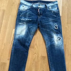 Dsquared2 jeans - Säljer ett par blå jeans från Dsquared2. Kvitto finns