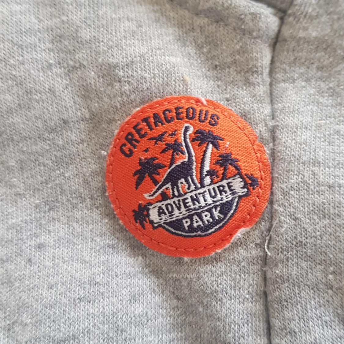 Grå mjukisbyxor Lupilu med badge - 3