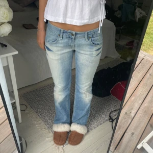 Jeans lowwaist utsvängda lågmidjade bootcut fornarnia - Jeans från Fornarnia❤️avklippta längst ned
