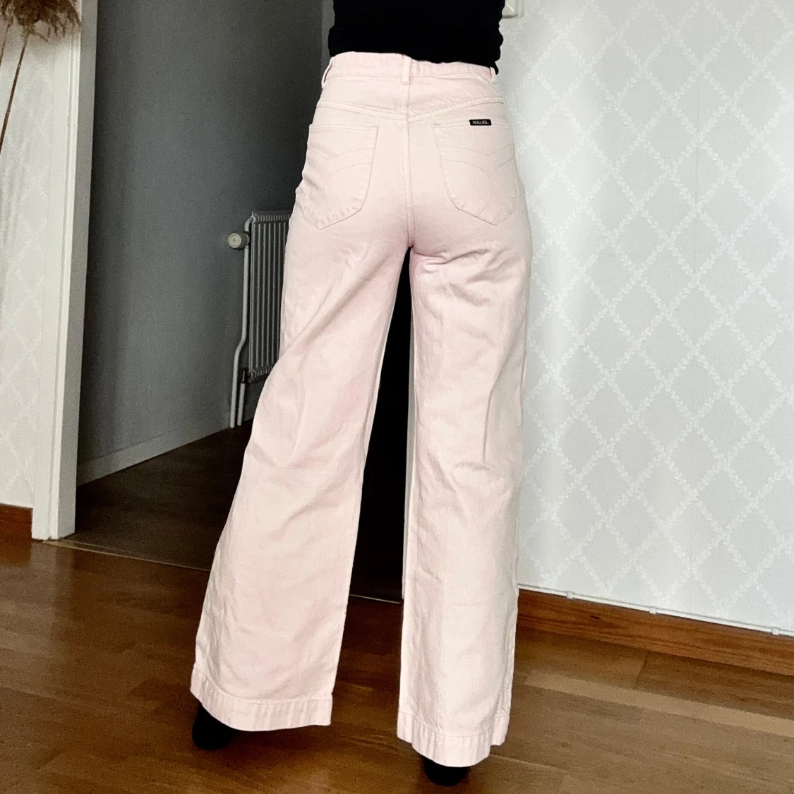Ljusrosa jeans från Rollas - 2