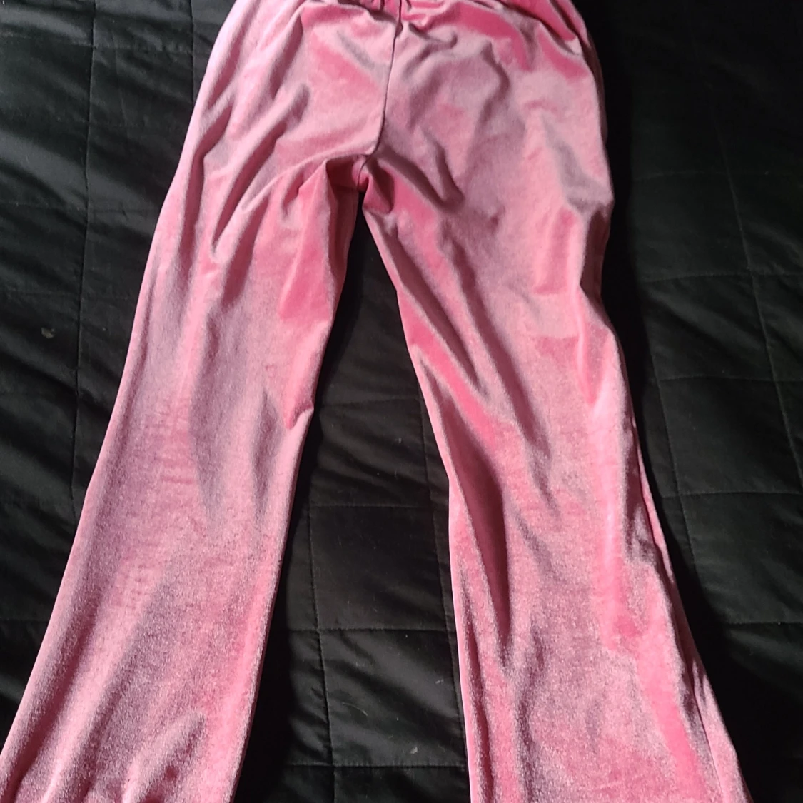 Rosa mjukisbyxor med stjärndetalj - 1