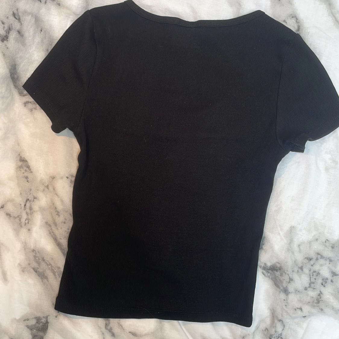 Svart ribbad topp från Gina Tricot - 2