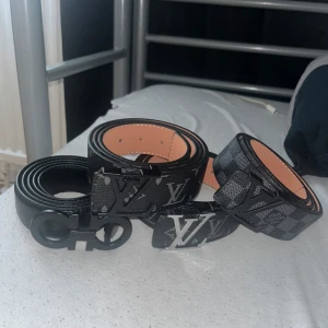 Louis Vuitton & Ferragamo - Säljer 4 stycken olika bältar, 3 av dem är lv och 1 ferragamo.