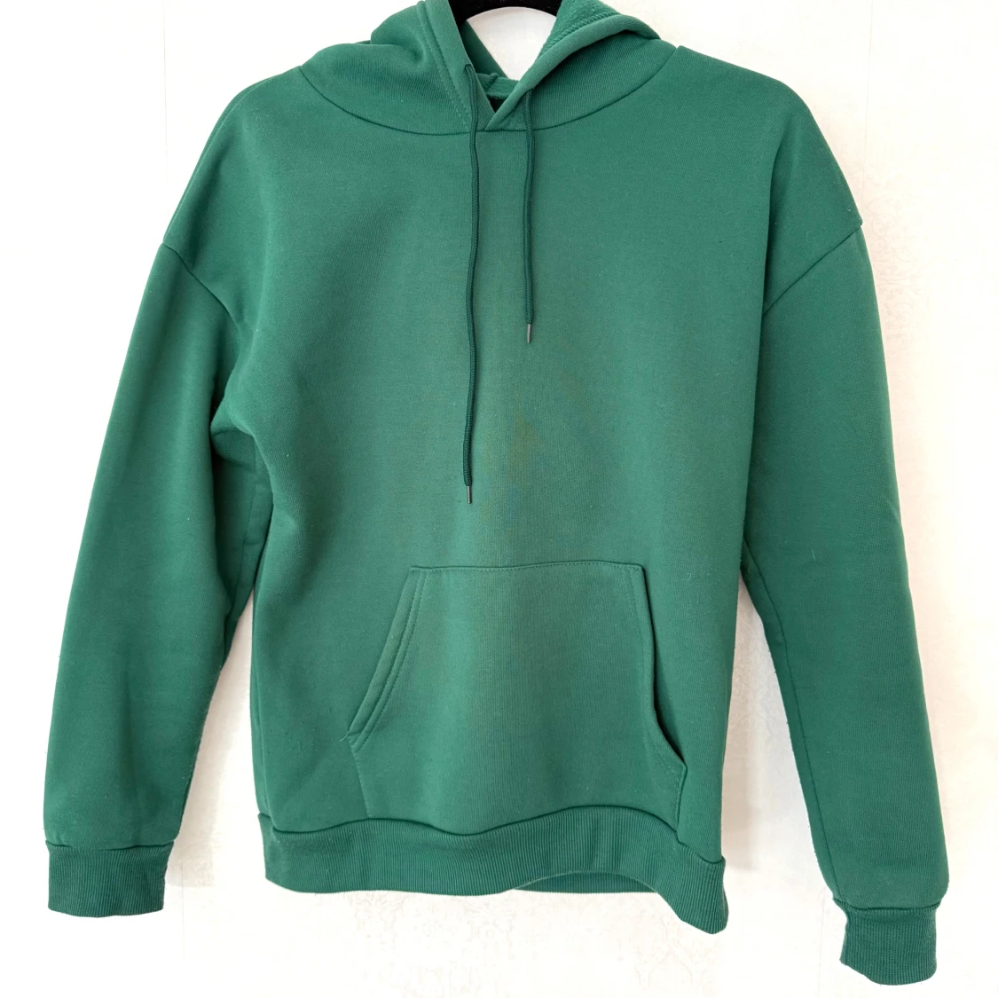 Grön hoodie med huva och ficka