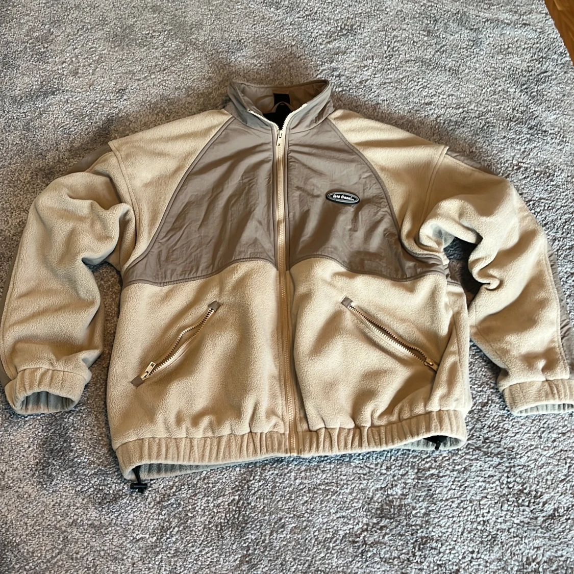 Beige fleecejacka från iets frans...