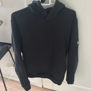 Hoodie - En skön hoodie från lyle & scott | i fint skick | skriv vid funderingar!😀