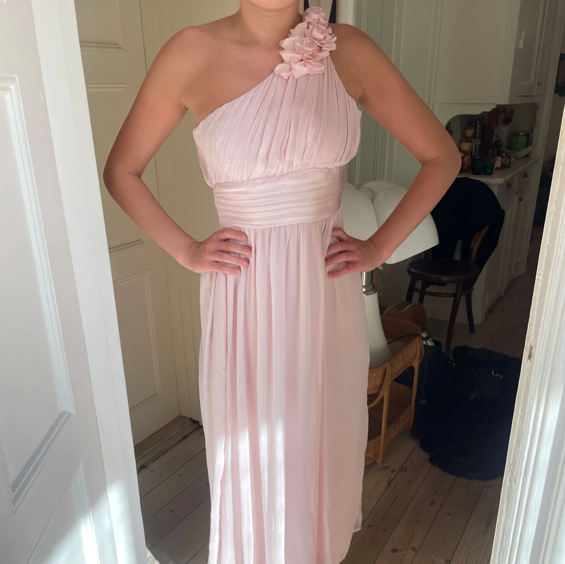 Ljusrosa långklänning oneshoulder - 1