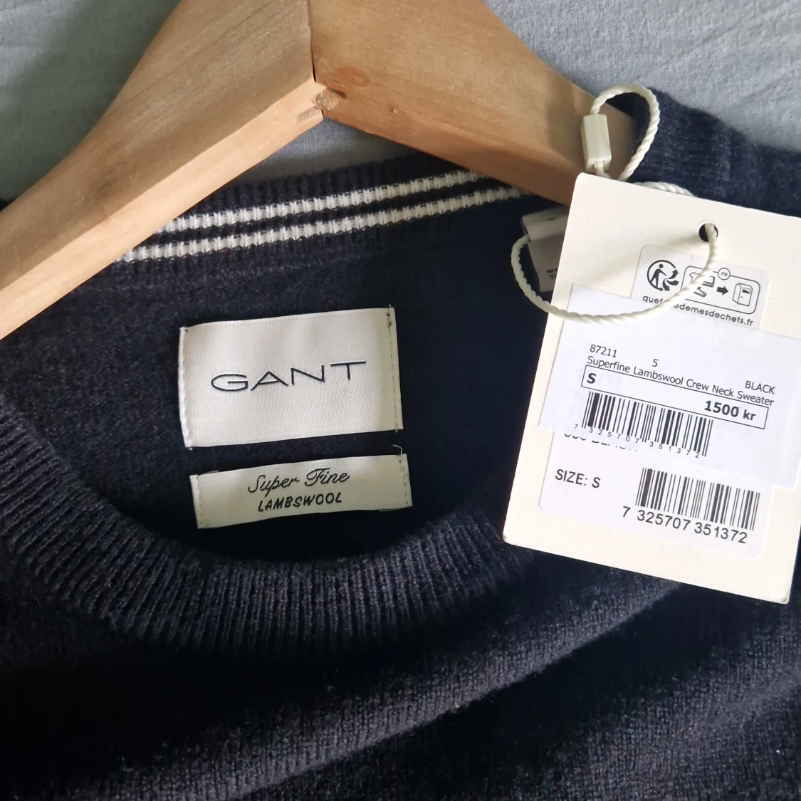 Svart lammullströja från GANT - 2