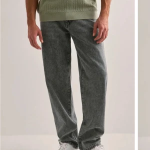 Jeans från Woodbird - Gråa jeans från Woodbird. Stl.W29/30. Nypris 1099kr. Modell: Leroy Ash Grey Jeans