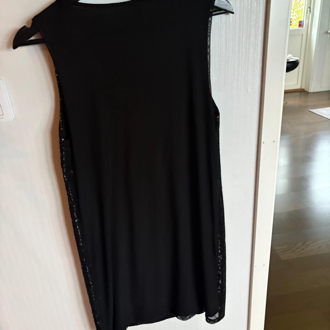 Svart paljettklänning från Vila - 1