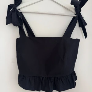 Sommar topp - Superfin gullig liten topp från NAKD 