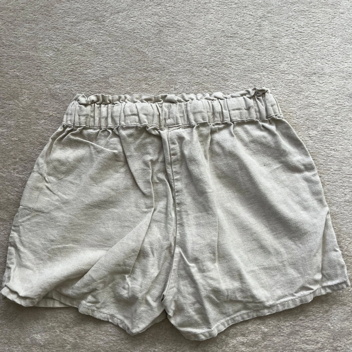 Beige linneshorts från Lindex Kids - 1