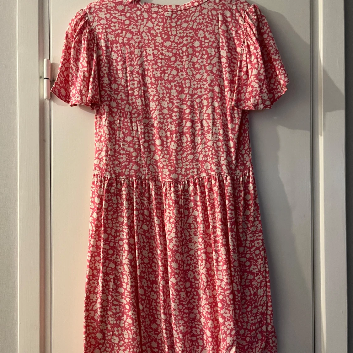 Rosa blommig kortklänning från JDY - 2