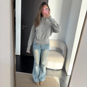 Grå stickad hoodie - Super fin grå stickad hoodie!💗