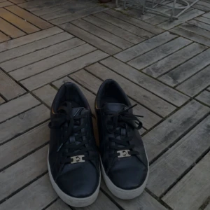 Svarta sneakers Michael Kors - Michael Kors sneakers, använda ett fåtal gånger. Nypris 1500.